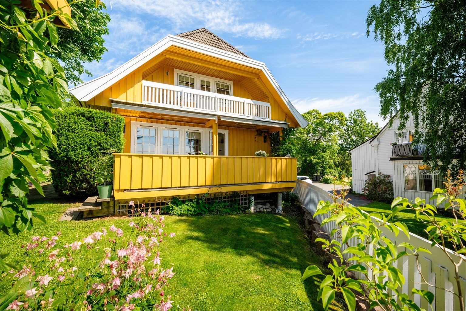 Huset ligger skjermet og sentralt til på Vinderen.