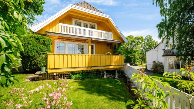 Huset ligger skjermet og sentralt til på Vinderen.