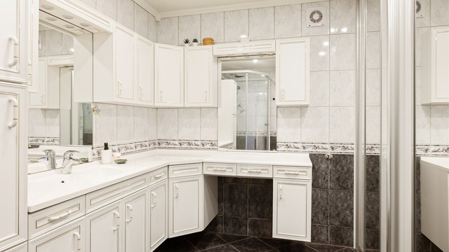 Meget god oppbevaringsplass - Skyvedører med speilfronter