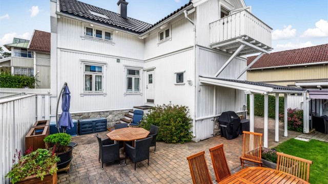 Bakhagen er usjenert og har flere områder hvor du kan samle familie og venner til en sammenkomst.