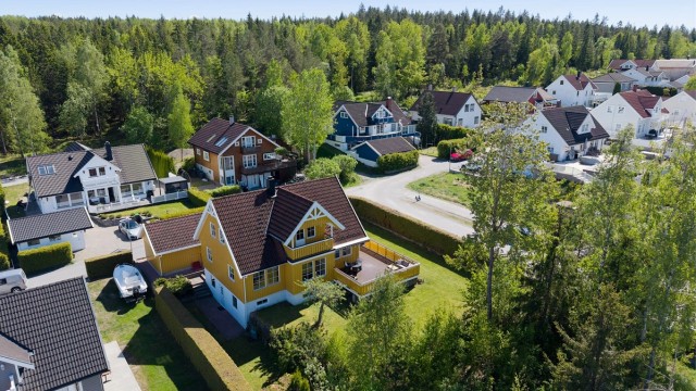 Beliggende i et flott og barnevennlig boligfelt