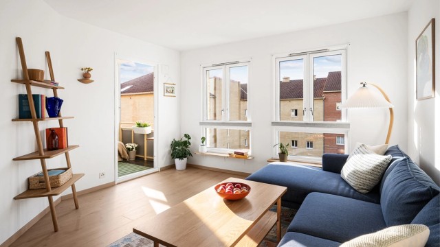 Tom Martinsen v/Krogsveen har gleden av å presentere en lys og sjarmerende 2-roms leilighet, med attraktiv beliggenhet på Tøyen.