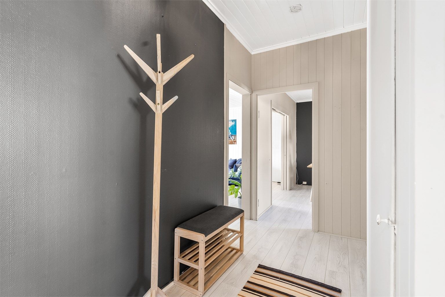Gang mot stue, spiseplass og soverom nr. 2