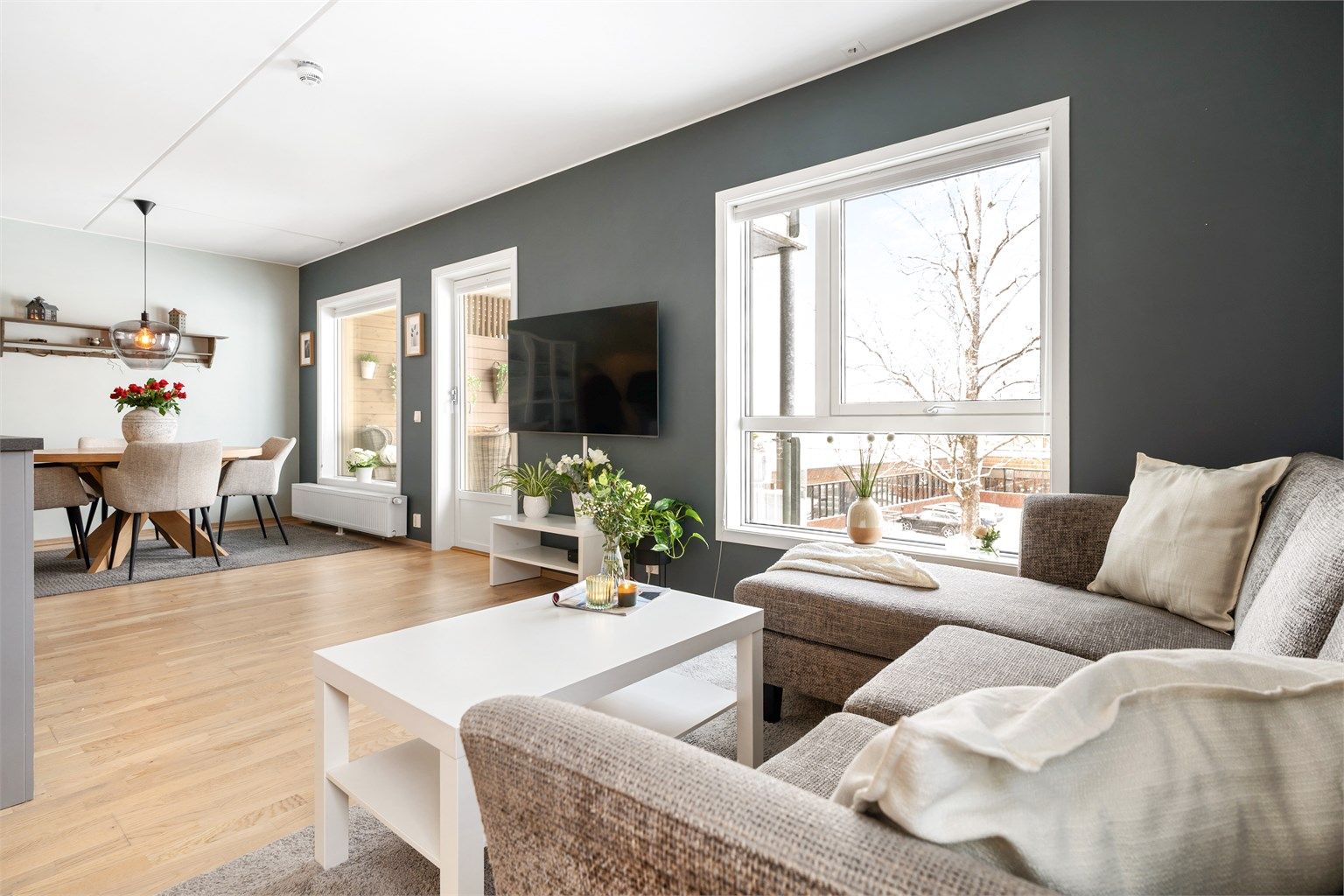 Krogsveen v/ Anders Brodshaug Berger presenterer Smedstuvegen 13 - Foto: Heidi Larsen