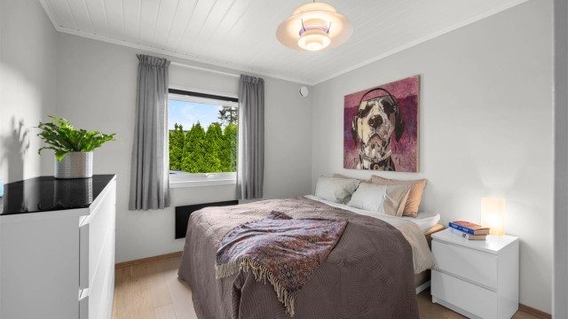 Hovedsoverommet med god plass til dobbeltseng