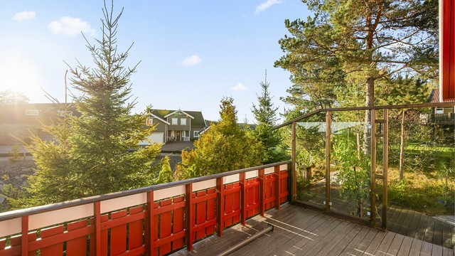 Flott uteplass med utgang fra stuen.