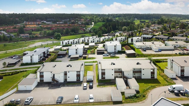 Nabolaget byr på flott turterreng og friområder som Søndre Moer balløkke.