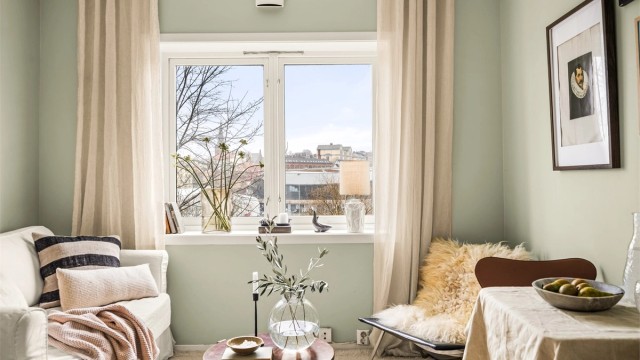 Leiligheten er vendt mot rolige omgivelser ved Jordal Idrettspark, skjermet fra trafikk.