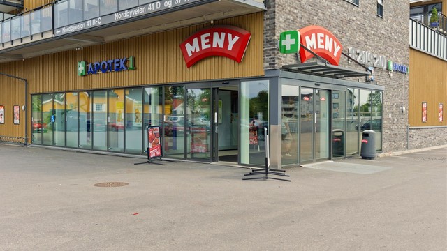 Kort gangavstand til matbutikk og apotek.