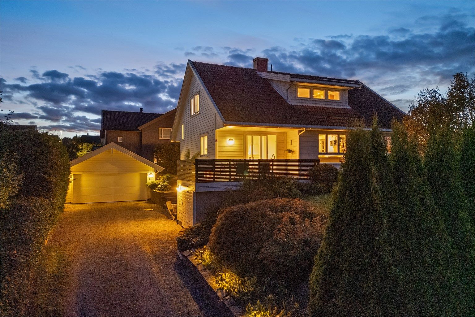 Velkommen til Knausvegen 13 - Innholdsrik enebolig med mange gode kvaliteter og barnevennlig beliggenhet. 