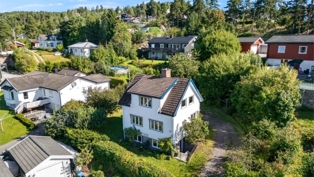 Velkommen til Bekkeveien 13. Presentert av Eirik Lundbekk ved Eiendomsmegler Krogsveen.