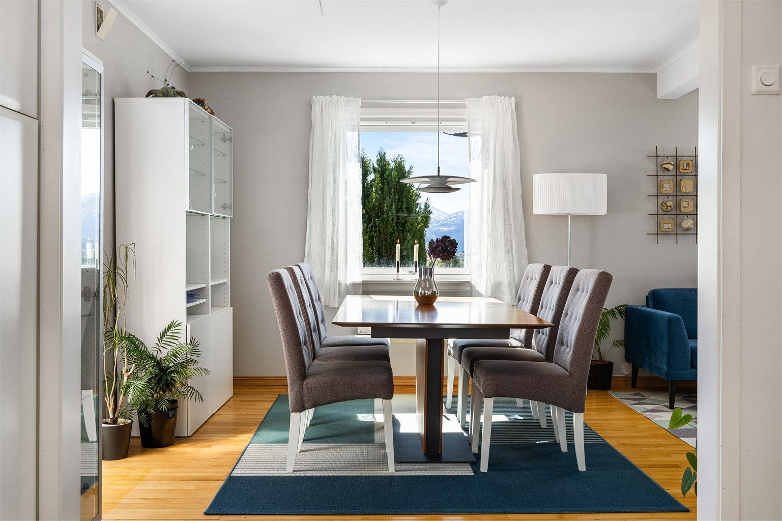 Her er det god plass til et stort spisebord for hyggelige sammenkomster