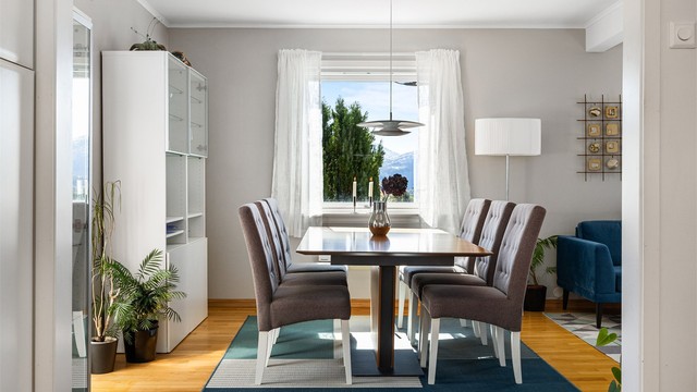 Her er det god plass til et stort spisebord for hyggelige sammenkomster