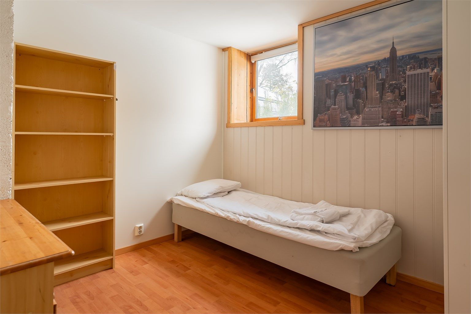 Soverommene i kjeller er på i underkant av 8 kvm.