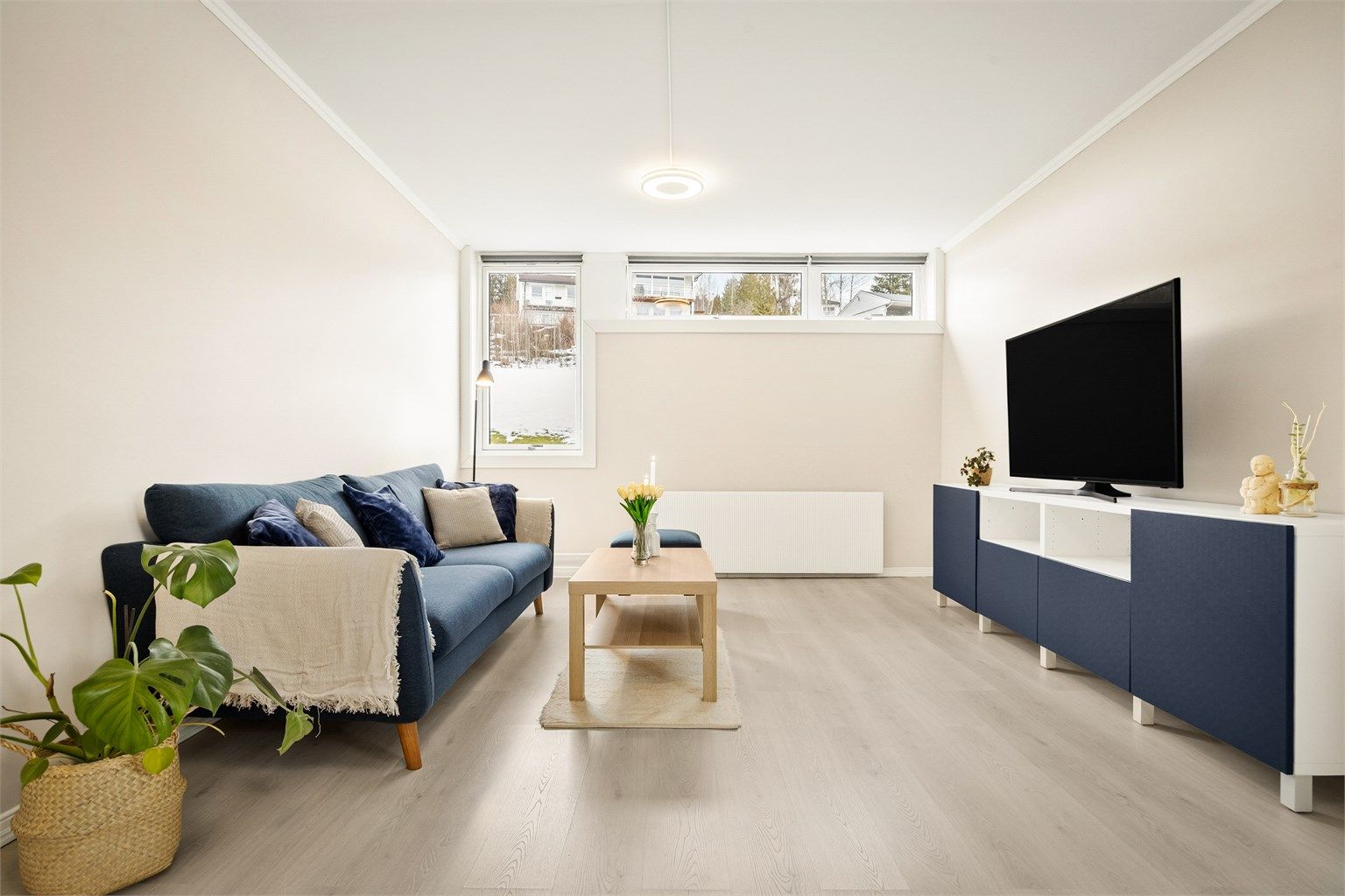 Radiatorer og felles varmtvann tilknyttet felles sentralvarmeanlegg.