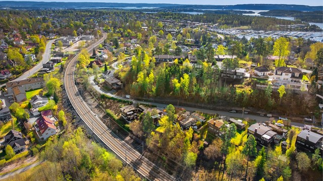 Fra Blommenholm er det kort reisevei til Oslo sentrum, både med bil og kollektivtransport.