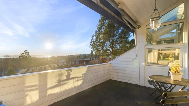 Solrik balkong med sydvendt beliggenhet.