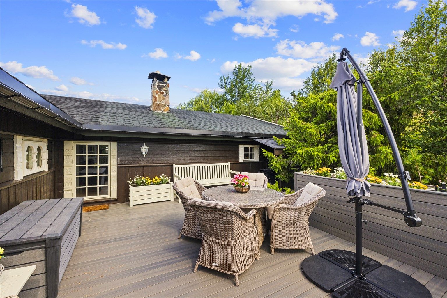 Usjenert og solrik terrasse