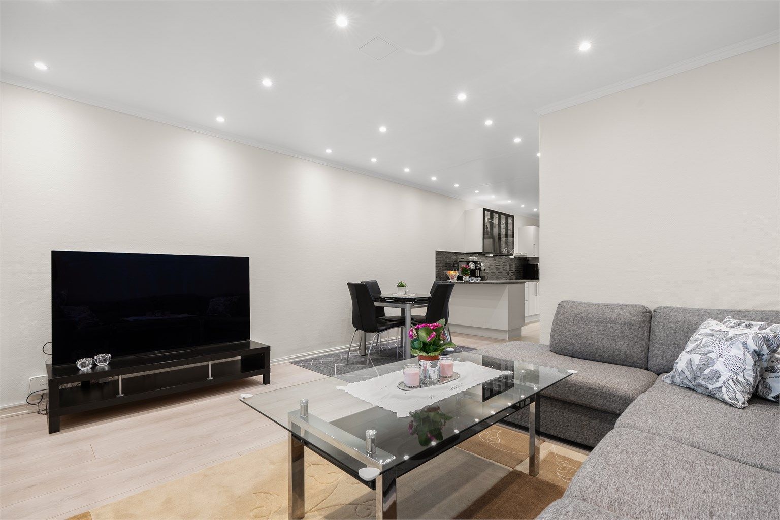 Velkommen til Karl Staaffs Vei 73 presentert av Hamdi Kaptan v/Krogsveen Nordstrand.