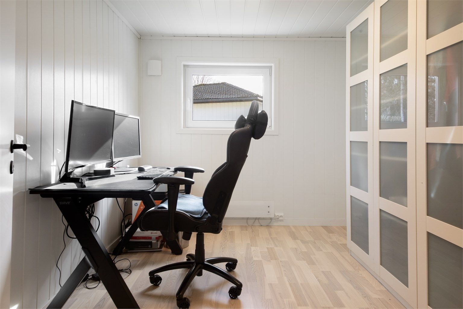 Soverom 4 ligger i u.etg og brukes som kontor nå 