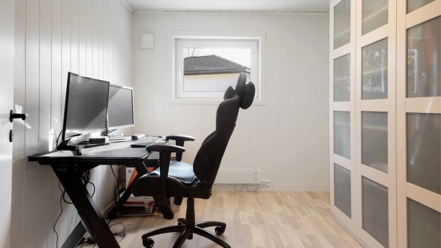 Soverom 4 ligger i u.etg og brukes som kontor nå