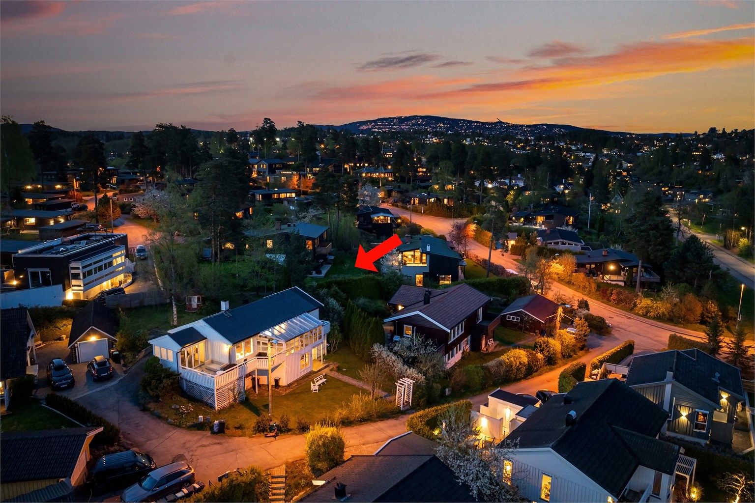 Velkommen til Limsteinveien 2F - en solrik og usjenert eiendom i et av Bekkestuas beste boområder