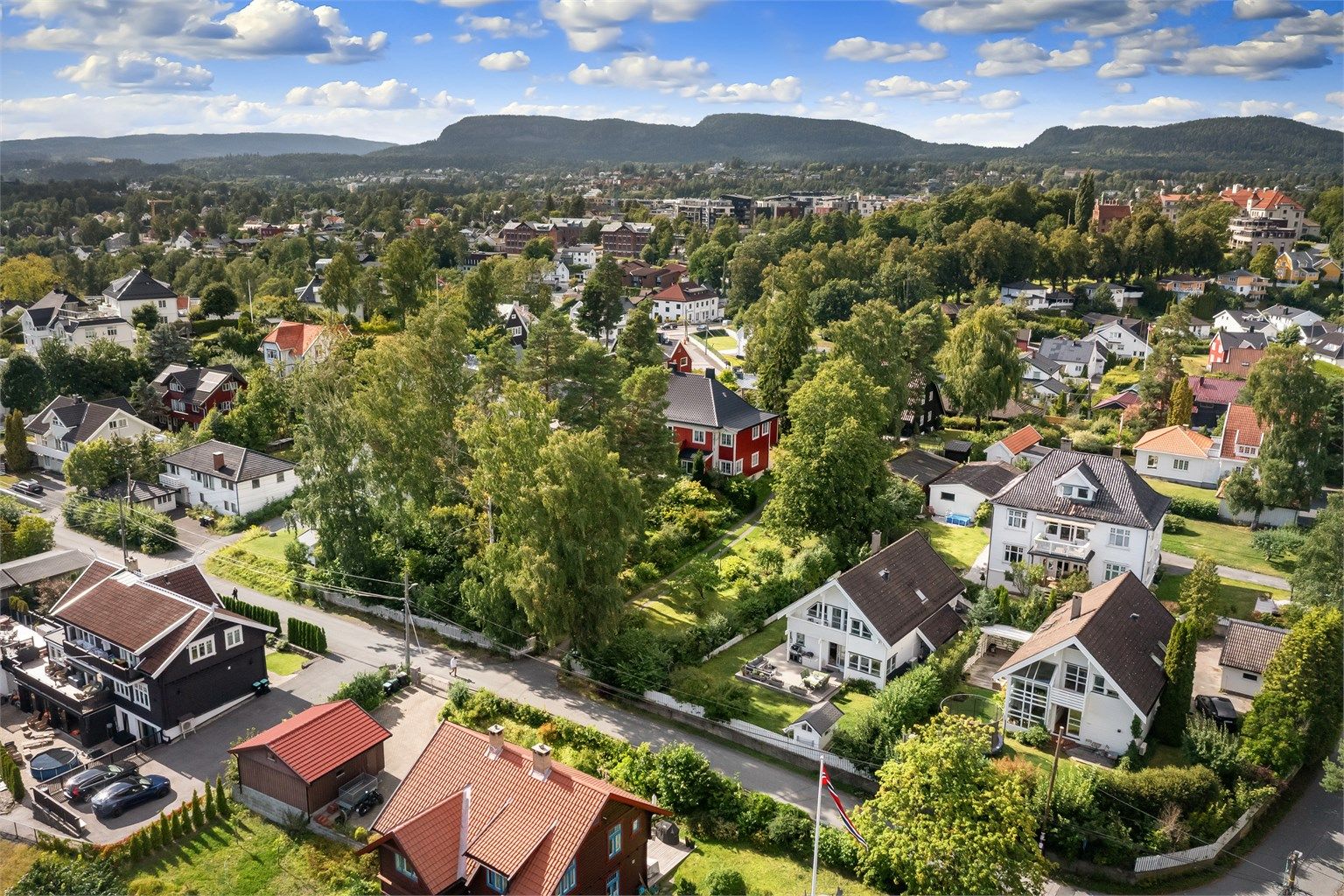 Kort vei til både marka og sjøen for rekreasjon og friluftsliv.