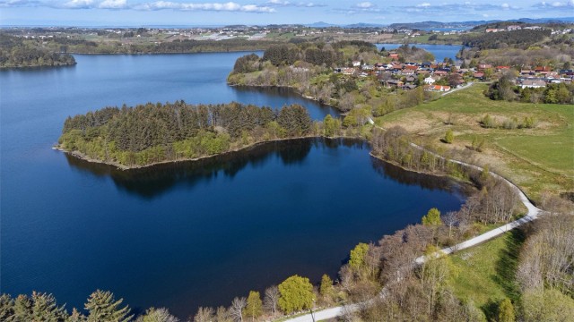 Fra boligen er det gangavstand til fine turområder i Sørmarka, Mosvannet og Stokkavannet