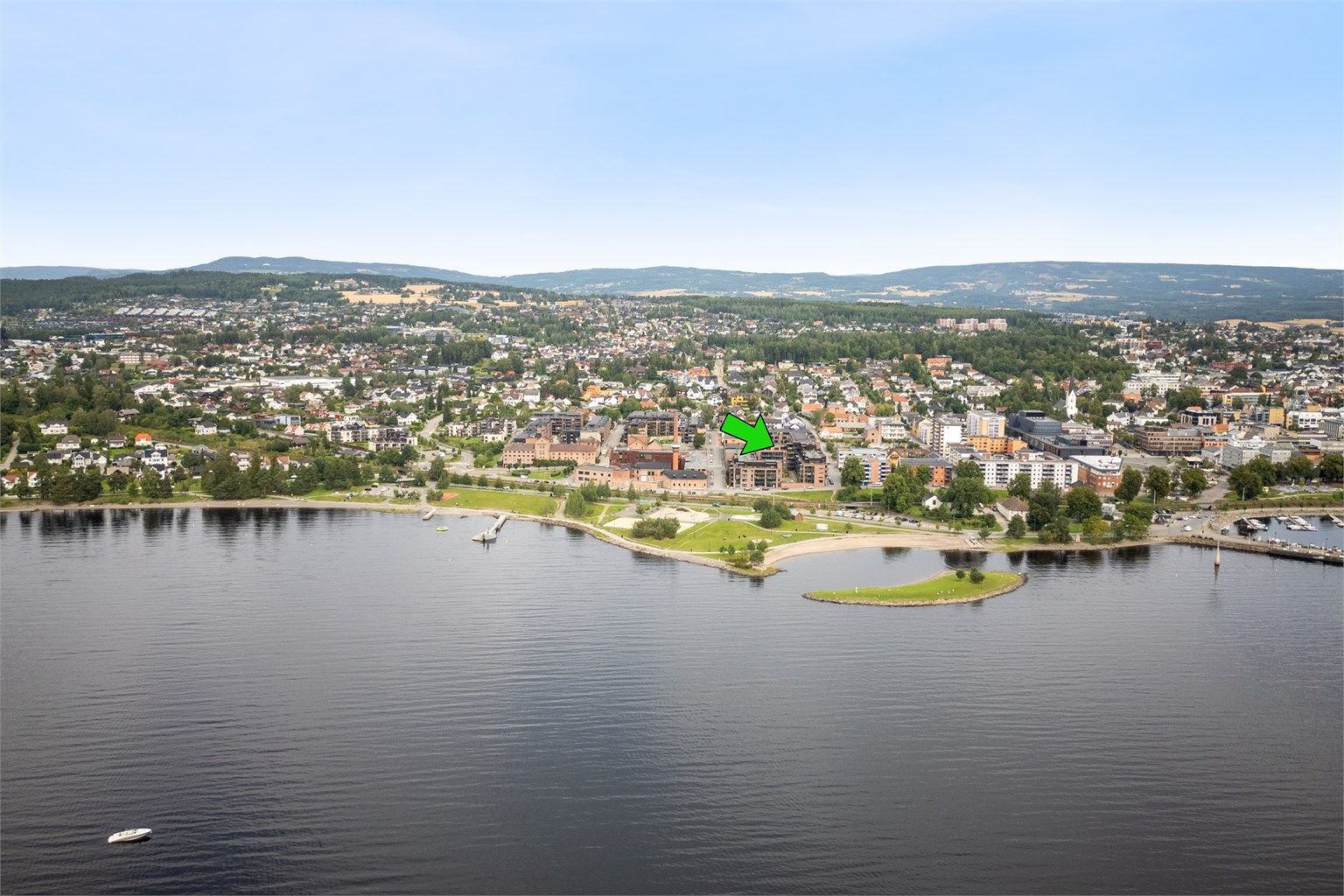 Meget attraktiv toppleilighet i Teglgaarden med 2 store balkonger - Gode solforhold og flott mjøsutsikt - 2 garasjeplasser