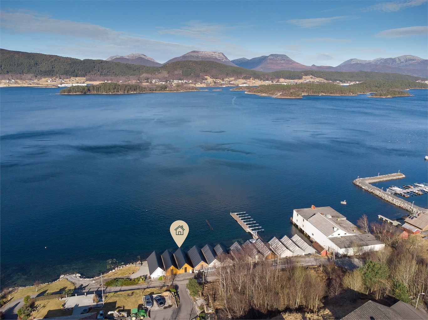 Dronebilde tatt fra syd mot Ellinsøyfjorden 