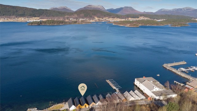 Dronebilde tatt fra syd mot Ellinsøyfjorden