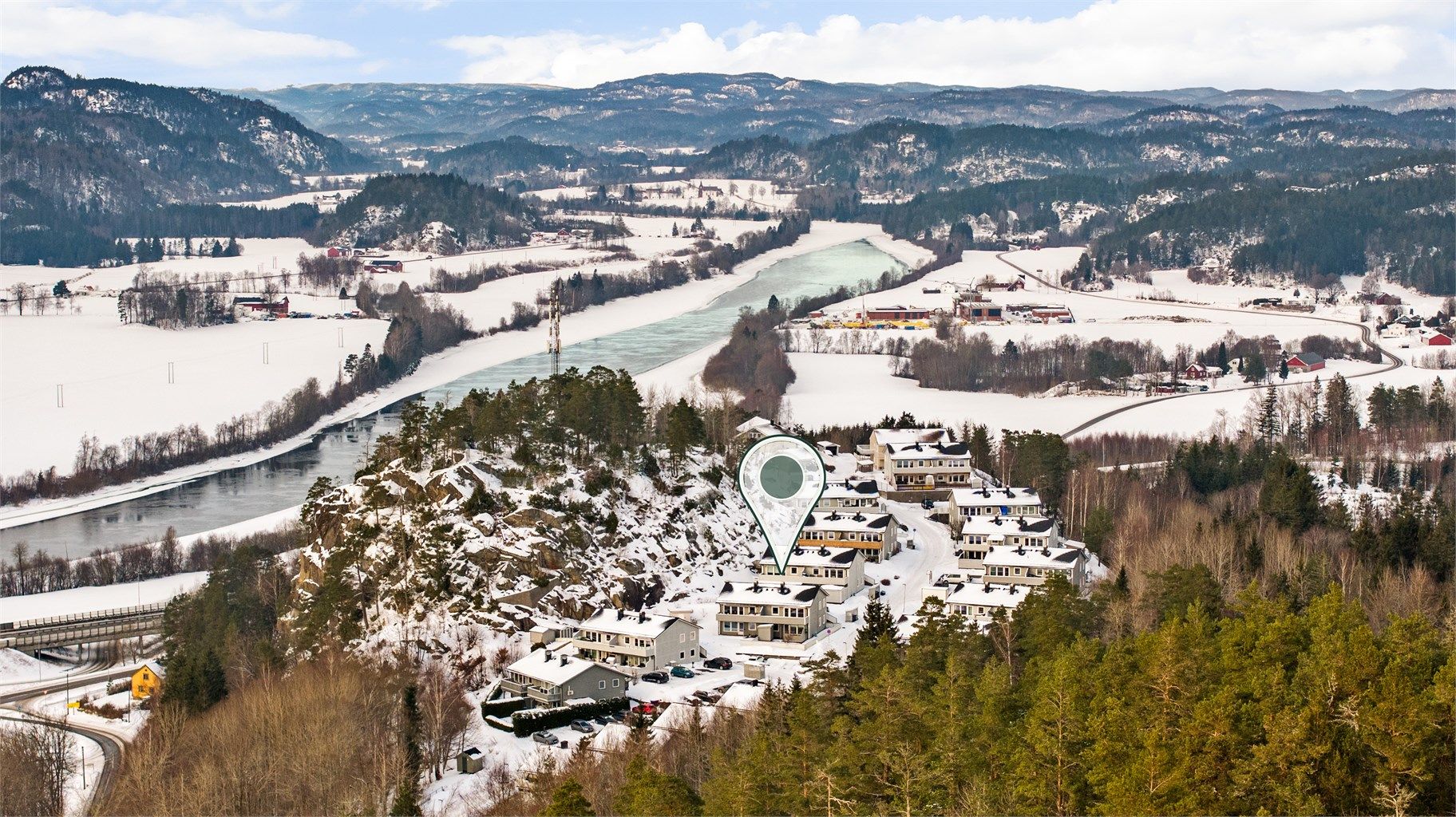 Velkommen til Bommestadåsen - et trivelig og fredelig bomiljø med nærhet til både natur og by. Området har lite trafikk og gode rammer for både familier og du som ønsker en sentral beliggenhet.