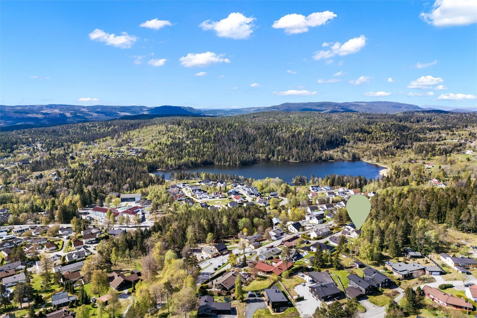 Nærhet til marka med et godt utbygget nett av merkede stier og lysløyper.