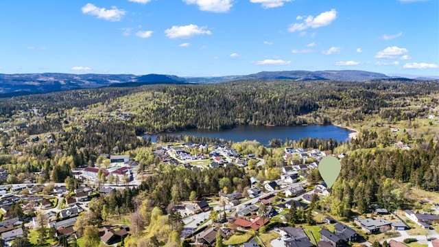 Nærhet til marka med et godt utbygget nett av merkede stier og lysløyper.