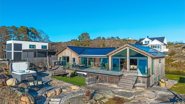 Her får man et sjeldent, naturskjønt boligområde som kombinerer landlig idyll med nærhet til sjøen og skjærgården.