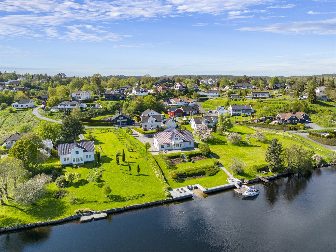 Her bor man med umiddelbar nærhet til Nidelva og fine turområder.