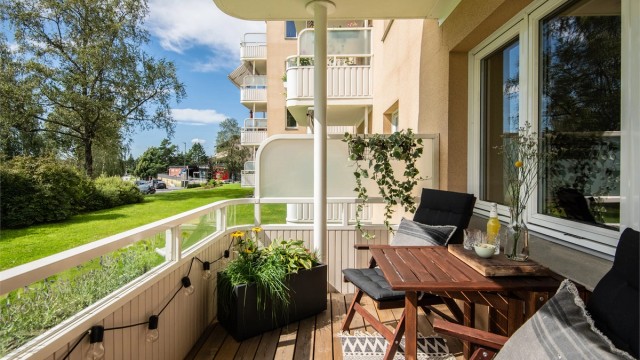 Velkommen til en gjennomgående 3-roms i populære Myrer borettslag.