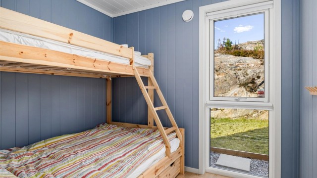 "SKIPSDESING" To av soverommene med familiekøye er laget som kabiner. Løsningen med små og smale soverom fremfor få og og store er inspirert fra skipsdesign.