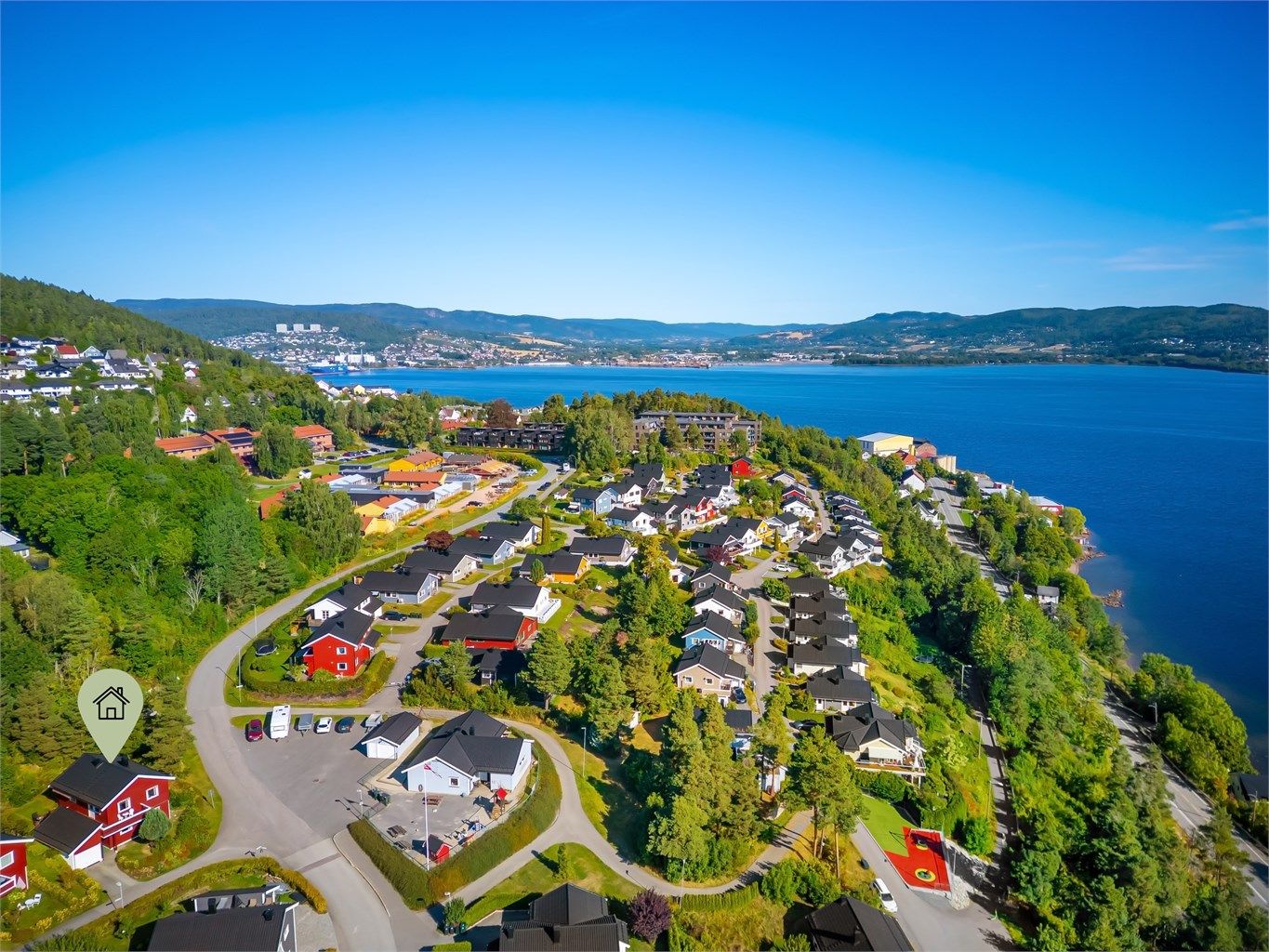 Kort vei til bussholdeplass både i Nordbyveien og Svelvikveien, med bussforbindelser til Drammen sentrum.