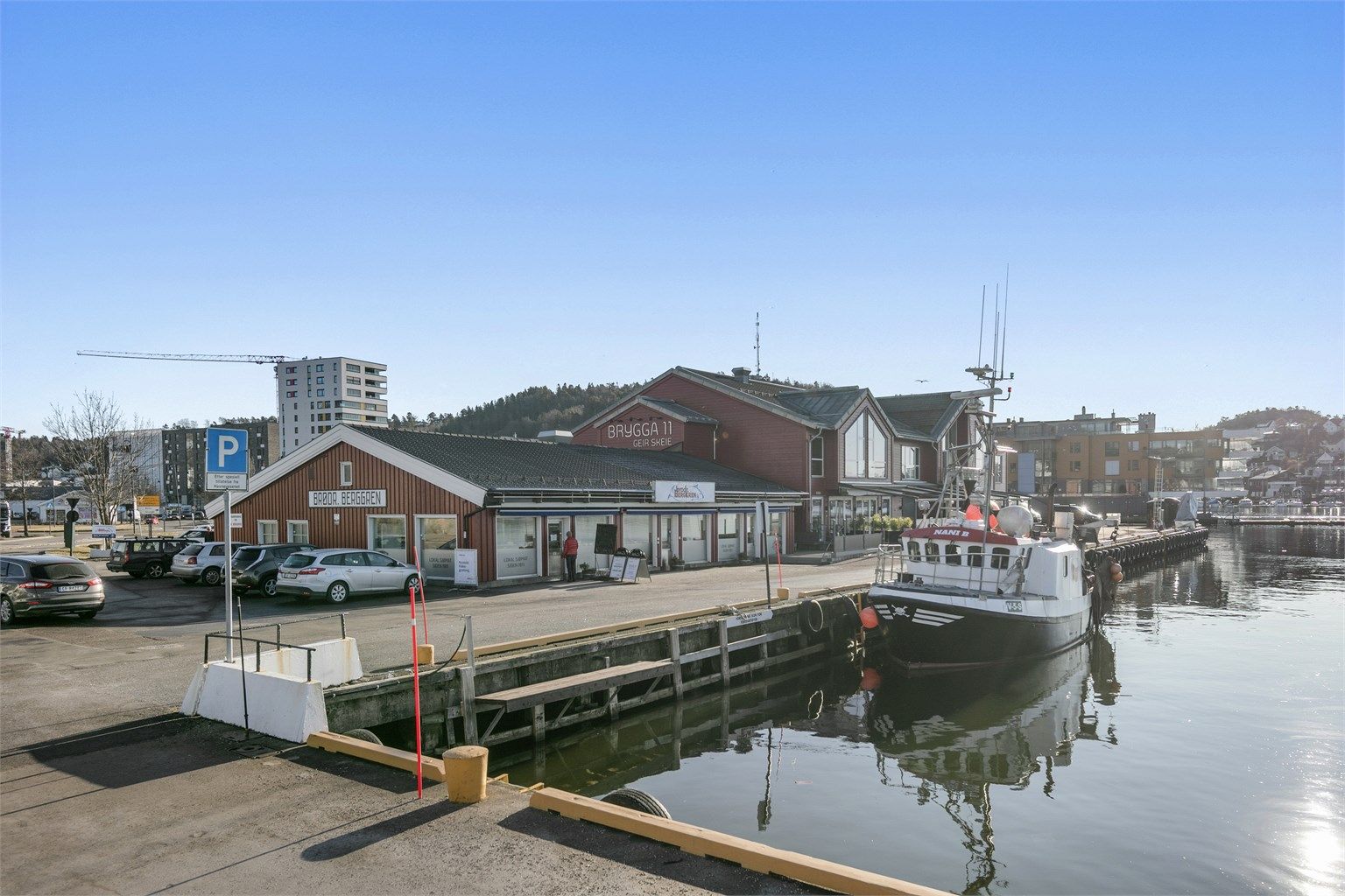 Den levende havnen er et kjennetegn for Sandefjord, med både fritidsbåter og fergetrafikk.