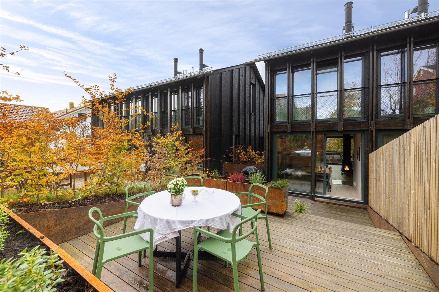 En romslig og lekker tomannsbolig tegnet av anerkjente R21 arkitekter.