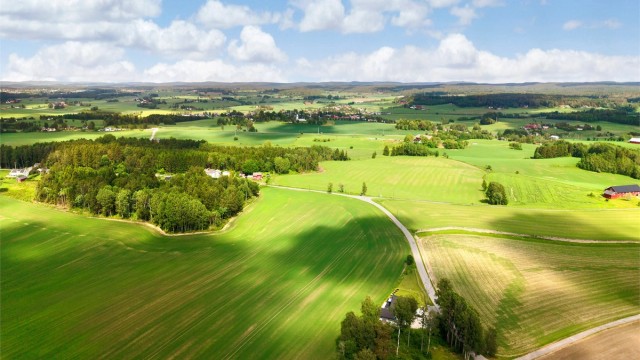 Kort avstand til Ski og Ås, og effektiv reisevei til Oslo med Follobanen.