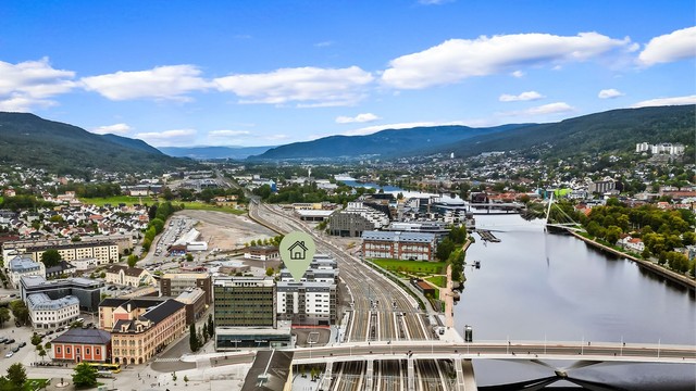 Umiddelbar nærhet til Strømsø Torg og kort gangavstand til Union Brygge samt Bragernes torg.