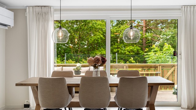 Direkte utgang til terassen fra spiseområdet - Dobbel skyvedør fra 2013 til terrasse