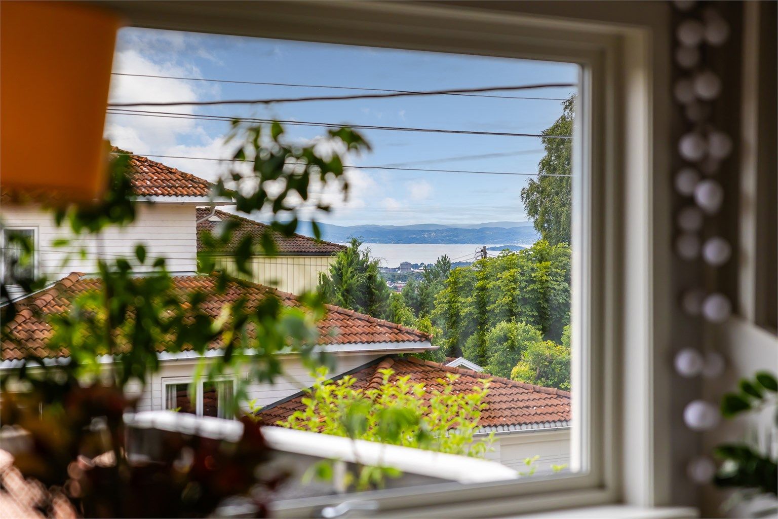 Utsikten fra stuen er også fantastisk
