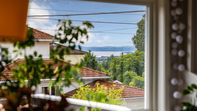 Utsikten fra stuen er også fantastisk