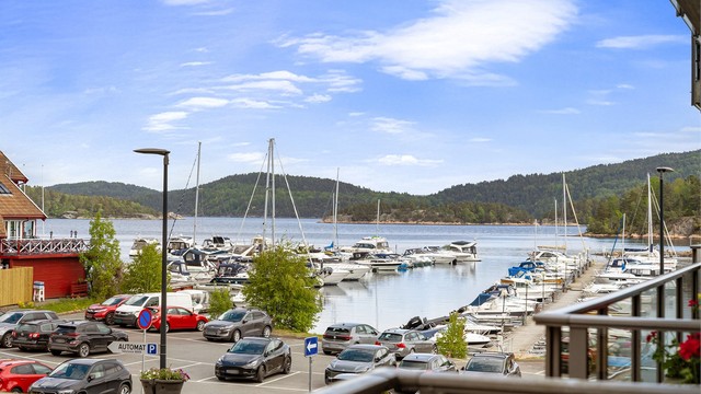 Utsikt retning båtmarina fra balkongen - Bilder ved Eiendomsfoto AS