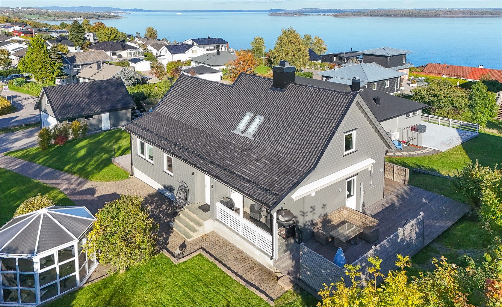 Velkommen til Sinoberveien 1. Nydelige uteområder og fordelaktig beliggenhet!