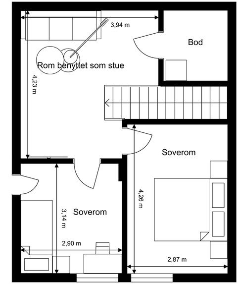 2. etasje er innredet med to soverom, bod og en loftstue.