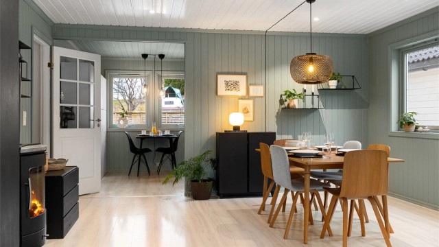 Fra spisestuen er det en naturlig overgang til kjøkkenet, som har plass til egen spiseplass